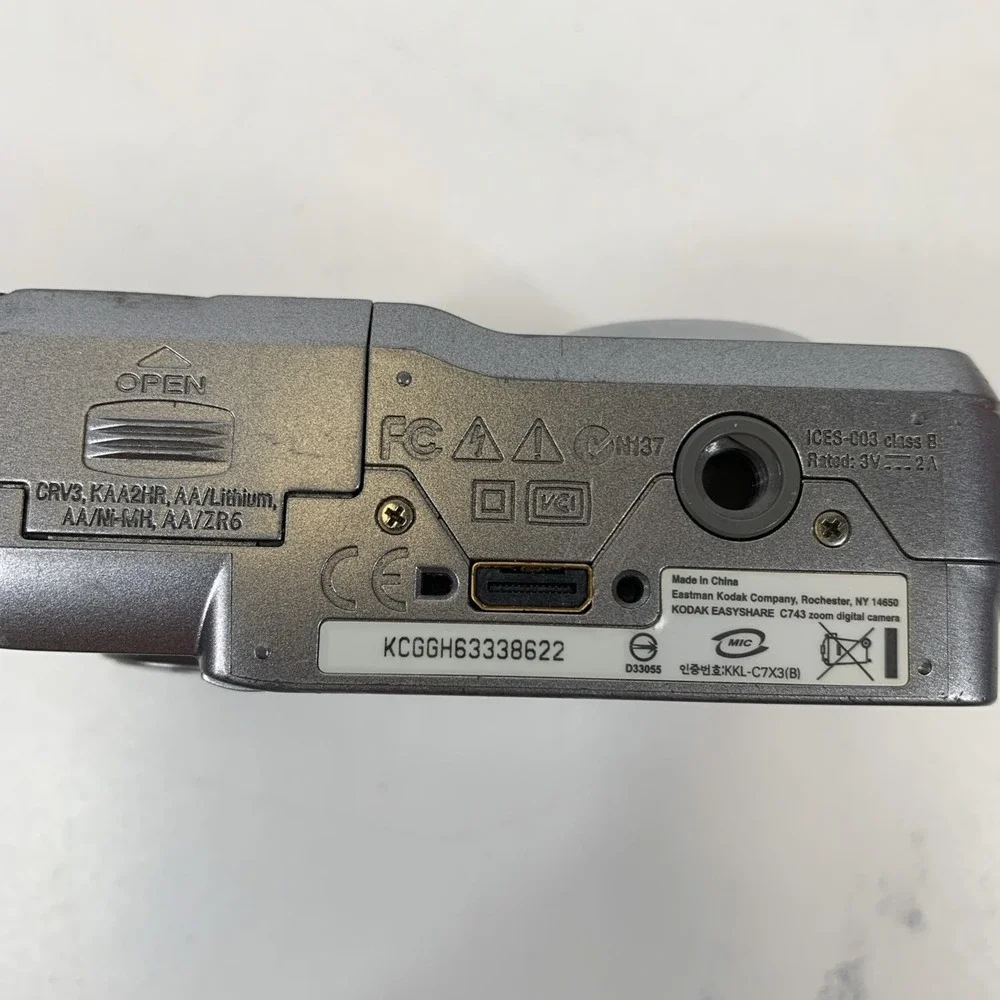 Kodak EasyShare‎ C743 Digital Camera – Silver – FOR PARTS